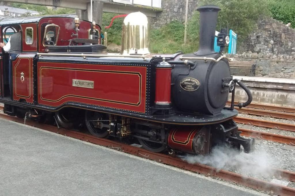 Ty Hen - Quirky Grade II Listed Cottage Blaenau Ffestiniog Esterno foto